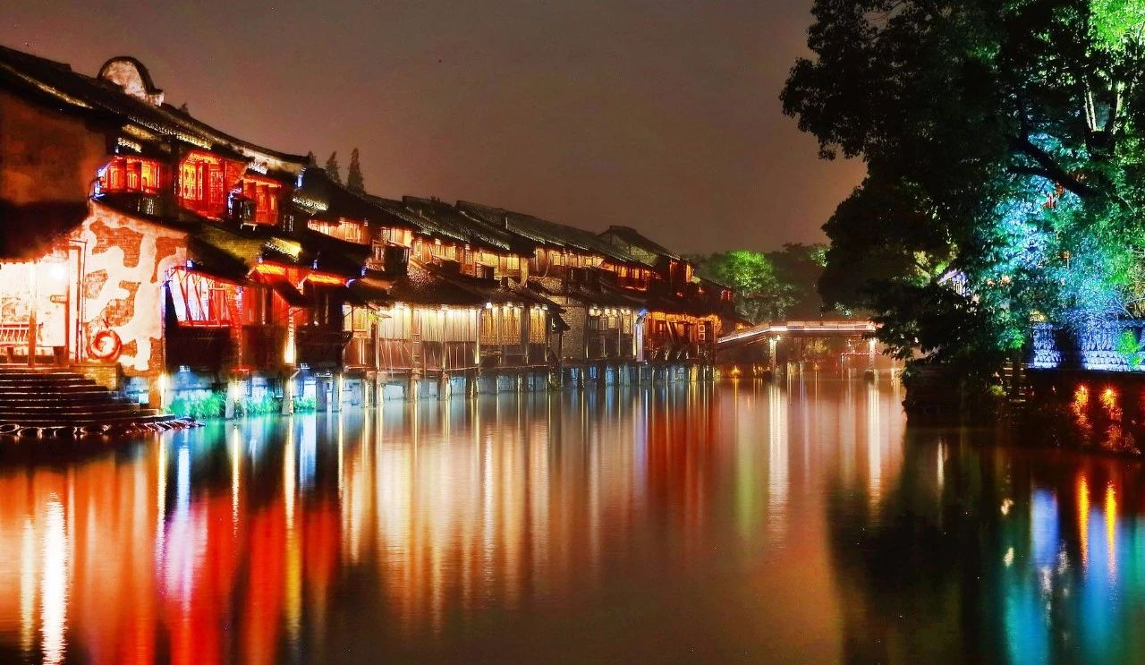 【城市旅游】“夜間經(jīng)濟”+“地攤經(jīng)濟”，用“煙火氣”激活城市夜間消費